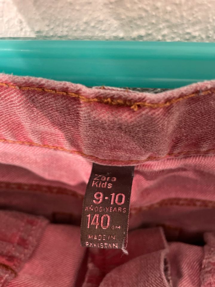 Rote Zara Jeans 140 in Mühldorf a.Inn