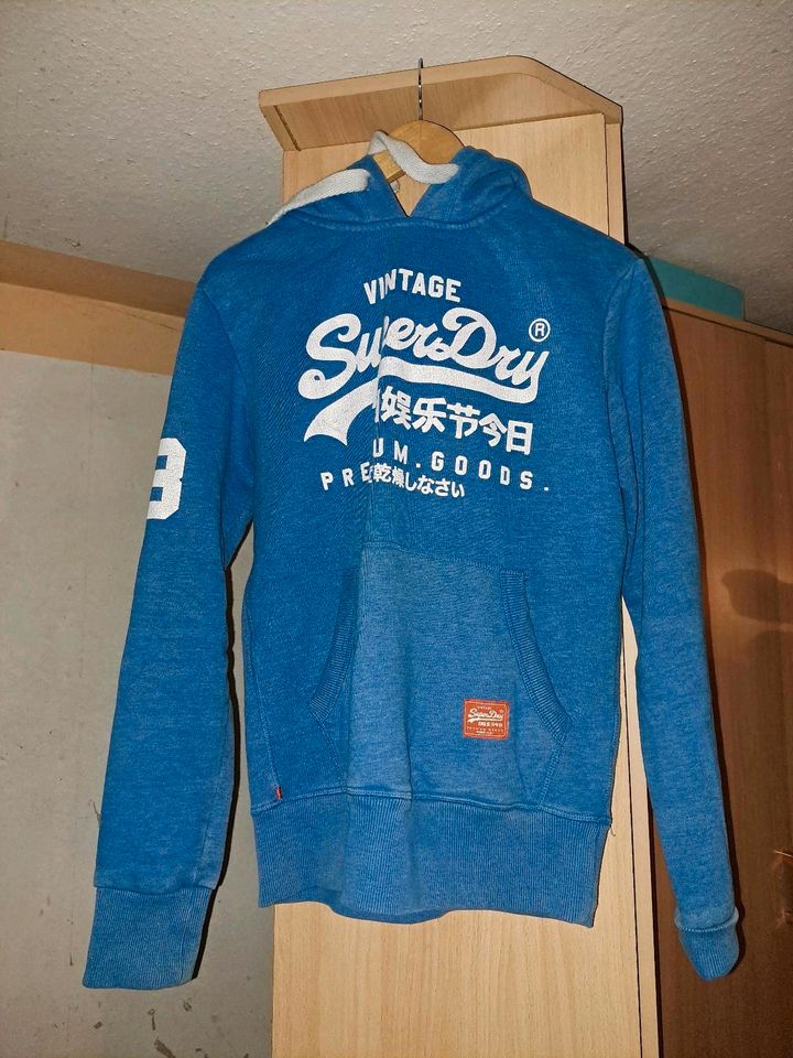 Biete  Kaputzenpulli von Super Dry an in Mellingen