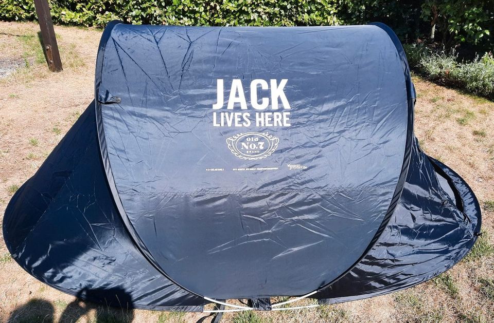 Wurfzelt und Isomatte Jack Daniel's Camping Wacken Festival in Oelde