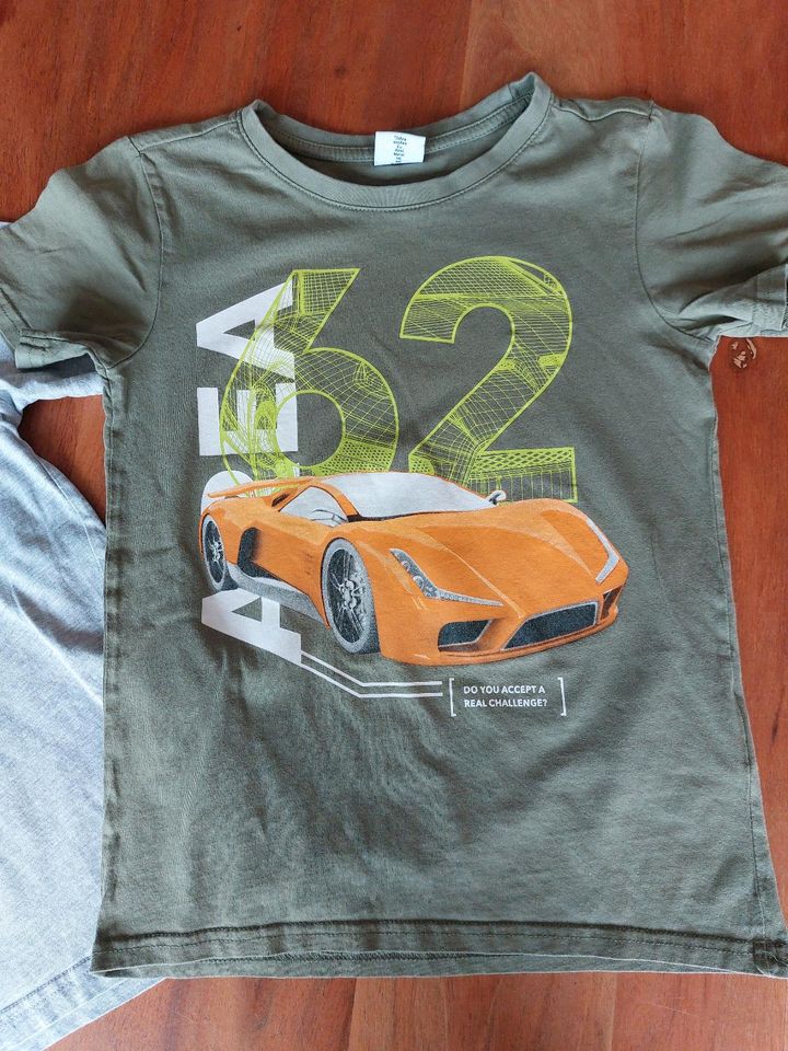 2 Tshirts Junge 134/140 in Straelen