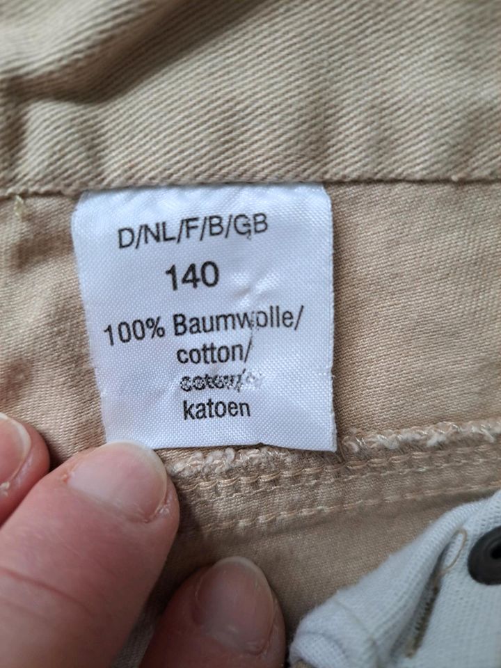 Jungen Shorts in Größe 140 in Barendorf