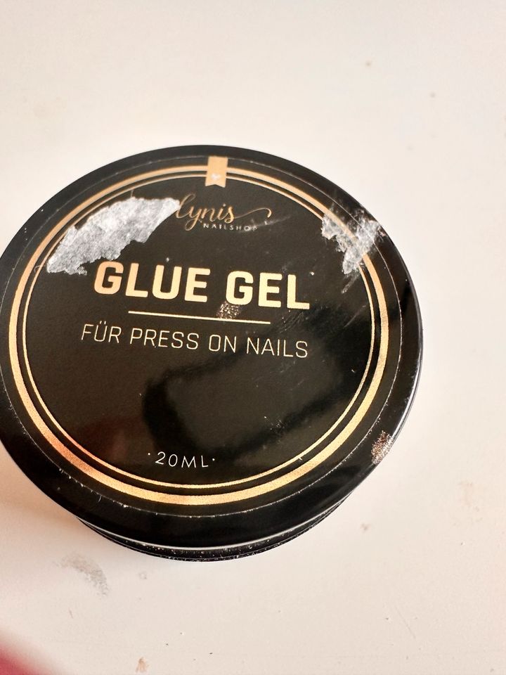 Press on Nail set in Braderup