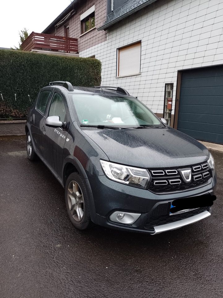 Dacia Sandero Stepway TÜV bis 12/2025 !!! in Niederroßbach