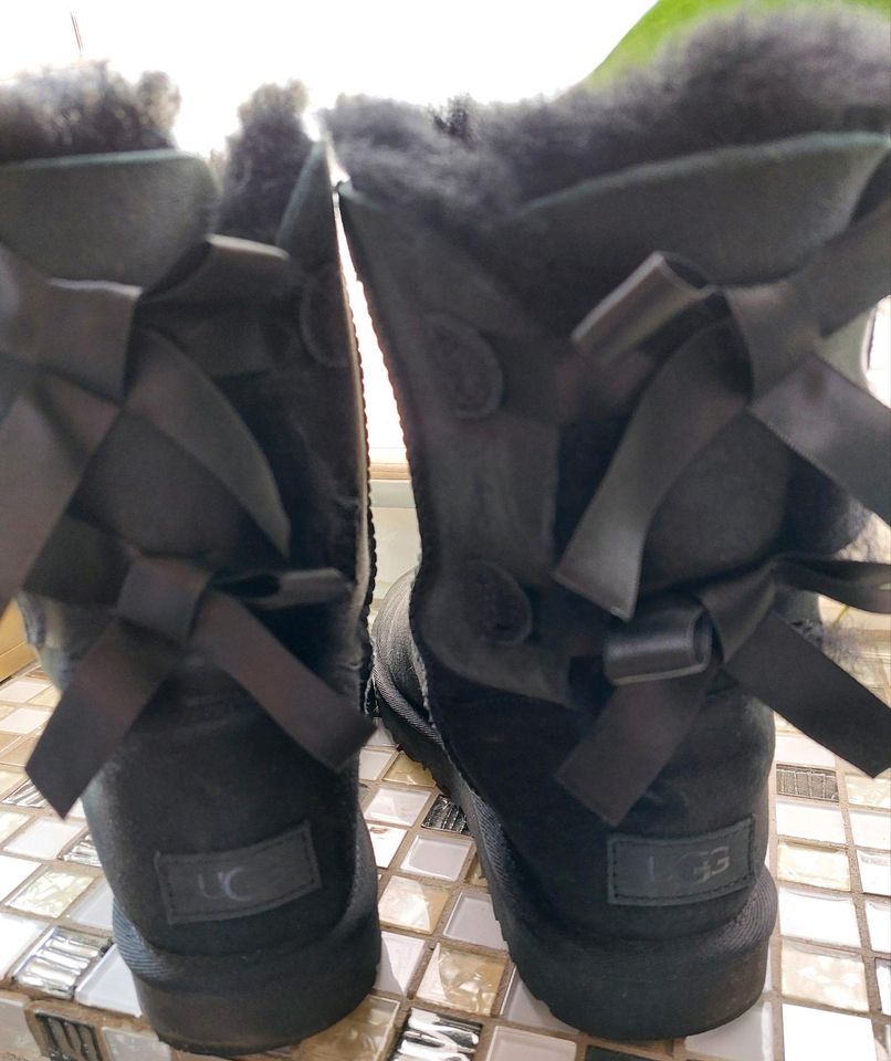 Orginale Uggs Boots Bailey Bow Gr 38 in Dortmund