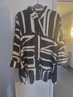 Elegante Long - Bluse - one size, tragbar bis gr. 50 ungetragen Nordrhein-Westfalen - Hünxe Vorschau