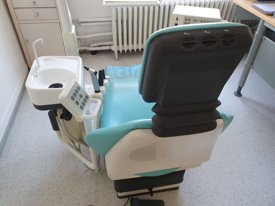 Sirona M1 Behandlungseinheit Zahnarztstuhl in Herrenberg