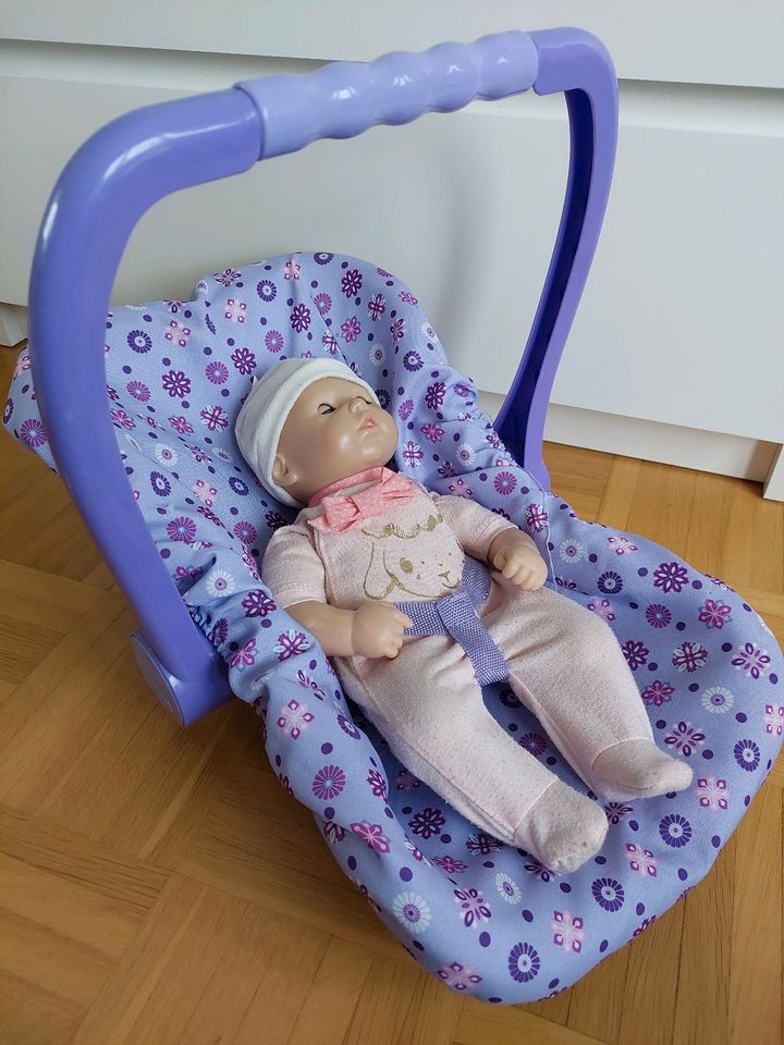 Maxi Cosi/Babyschale mit Baby Anabell in Haan