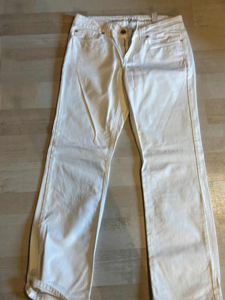 Weiße Jeans S Oliver W 40/L 30 in Gifhorn