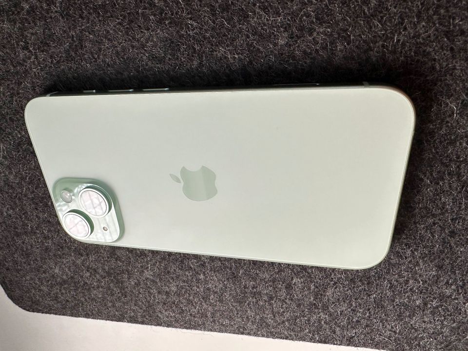 Apple iPhone 15 grün 128GB mit Garantie in Wandlitz