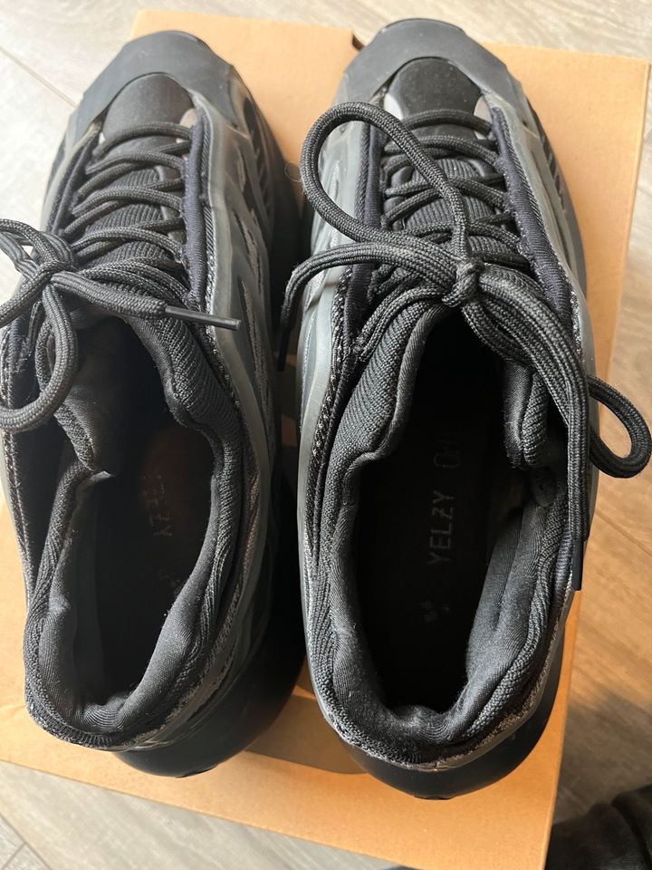 Yeezy 700 V3 in Duisburg