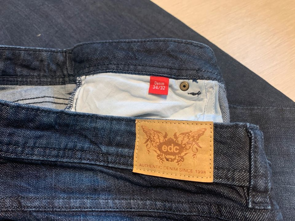 NEUWERTIG! edc by Esprit Jeans, Flared, Gr. 34/32, Damen in Schorndorf