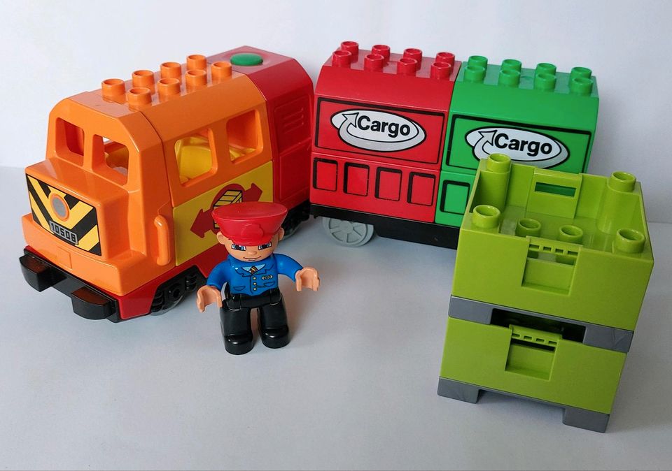 Lego Duplo Zug Güterzug Eisenbahn geprüft Lokführer Elok in Ottensoos