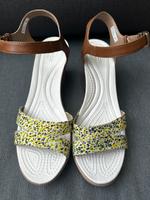 Crocs Sandalen Keilabsatz W9 40 wie neu Hessen - Dreieich Vorschau