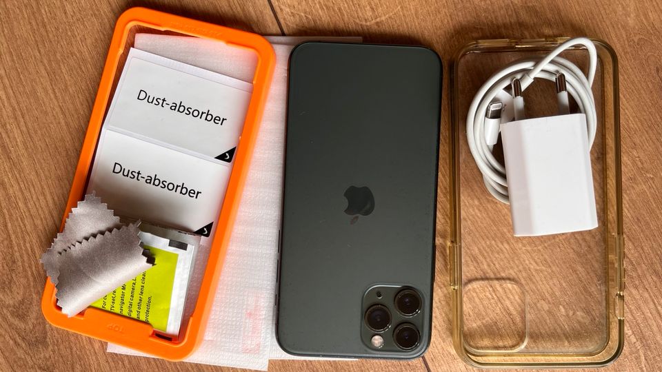iPhone 11 PRO Nachtgrün 64 GB inkl. Zubehör in Bremen