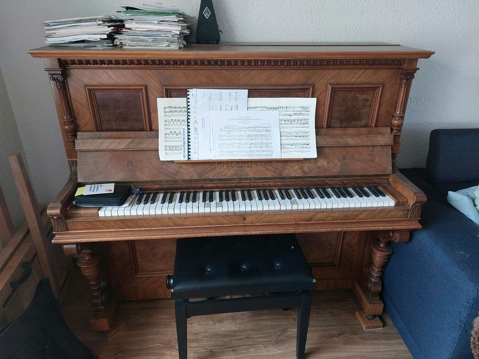 Schönes älteres Klavier in Kühbach