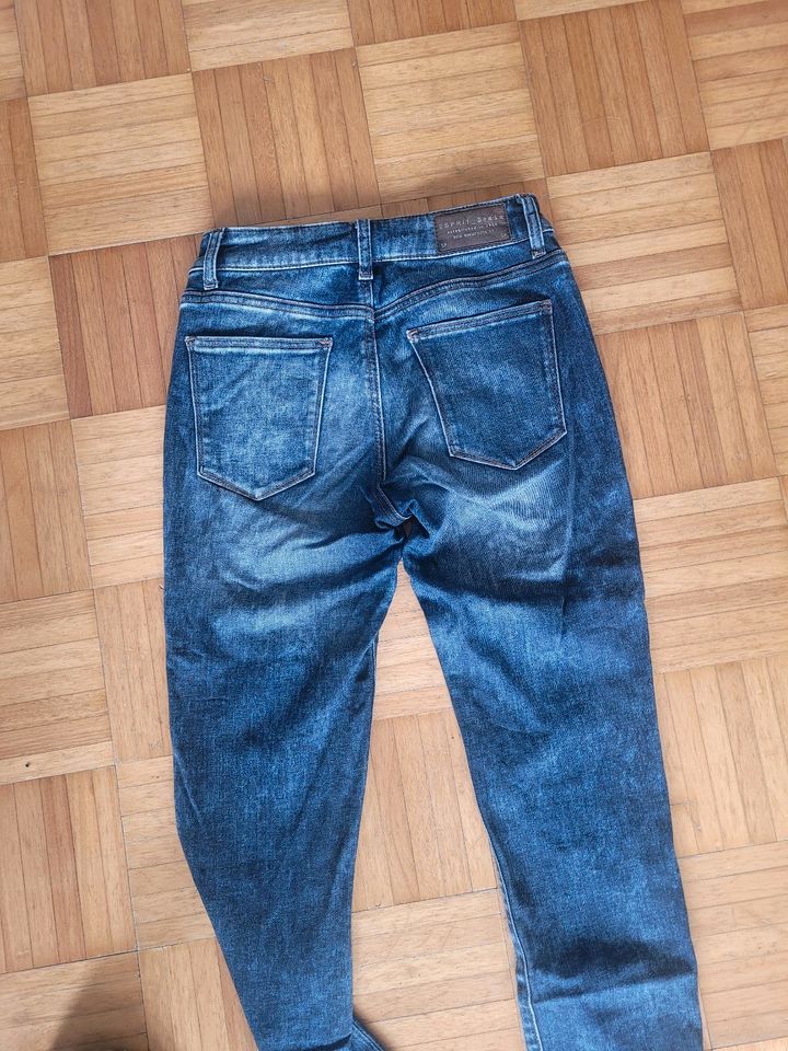 Neue Jeans von Esprit, blau, bequem, XS-S in Düsseldorf