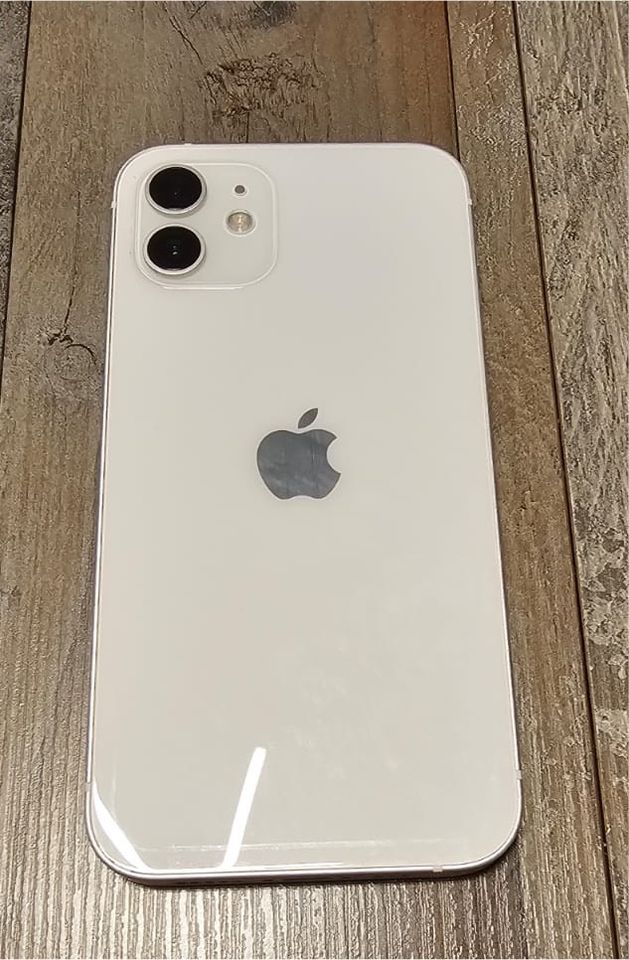 iPhone 12 in weiß, 64GB in Burg