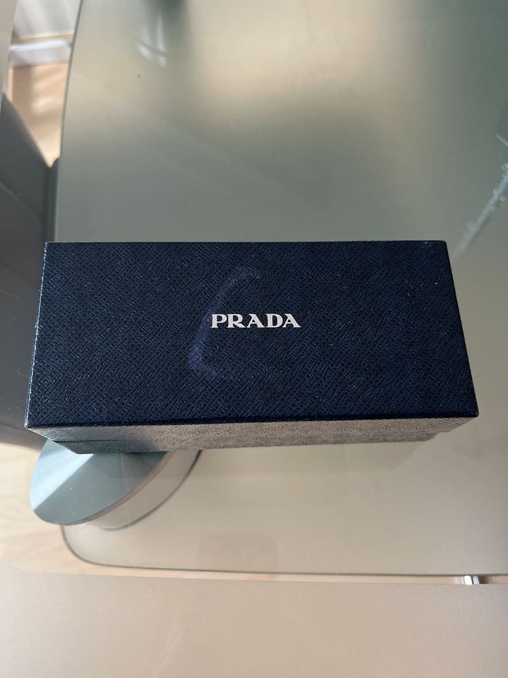 Schwarze Prada Catwalk Sonnenbrille mit Steg in Ammersbek