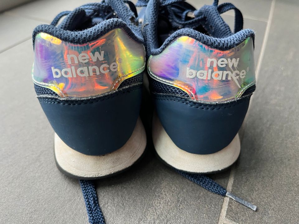 New Balance Sneaker Blau Holo 36 in Willich