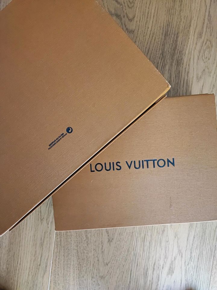 Louis Vuitton Schachtel in Neusäß