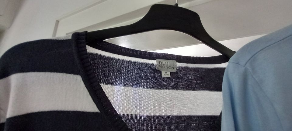 Shirt Pulli Gr. M 40 Sommerkombi plus weiße Hose = 15,00 Euro in Frechen