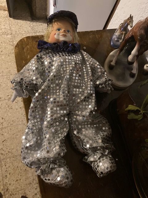 Clown Puppe Junge Clown mit glitzerndem Kostüm Vintage Deko in Herleshausen