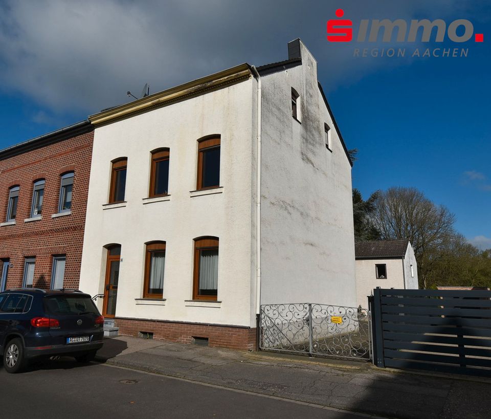 Bezugsfreies Wohnhaus mit großem Garten, Garagen und separaten Nutzflächen im Innenhof in Aachen