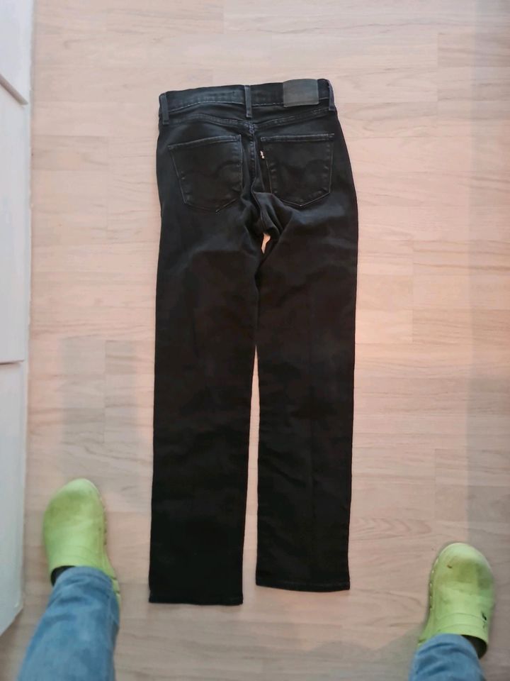 Levis shaping Jeans 314 w25 schwarz in Zotzenheim