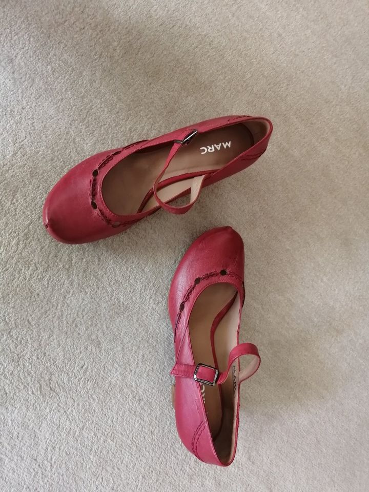 Schuhe, Damen, rotes weiches Leder, Absatz 5 cm , Gr. 38 in Berlin