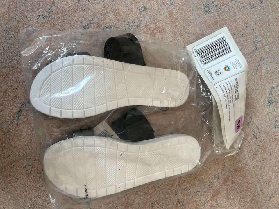 Schuhe Sandalen Pantoletten Damenschuhe 38 neu in Leipzig