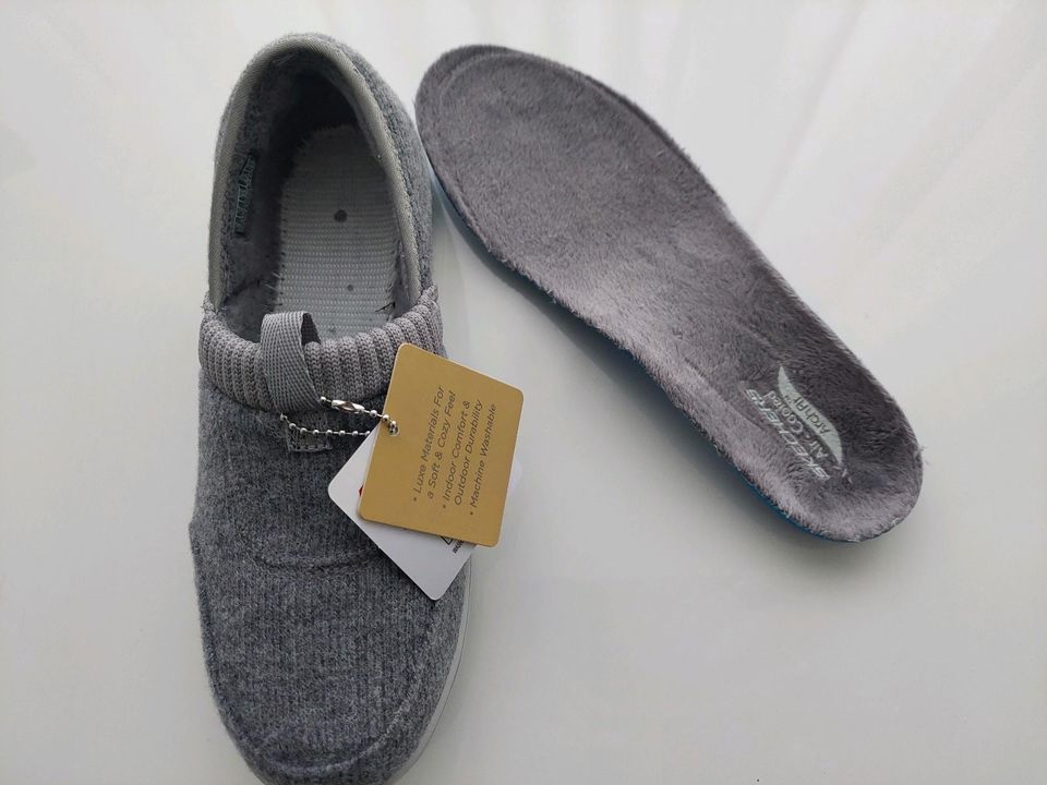 Aus den USA neu Skechers Lounge Arch Fit Hausschuhe Gr. 35 (5) in Hattersheim am Main