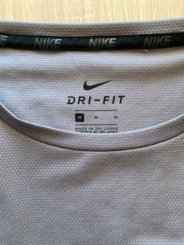 Nike Trainingsshirt Fitness Dri- Fit Tshirt Gr. M in Riedstadt