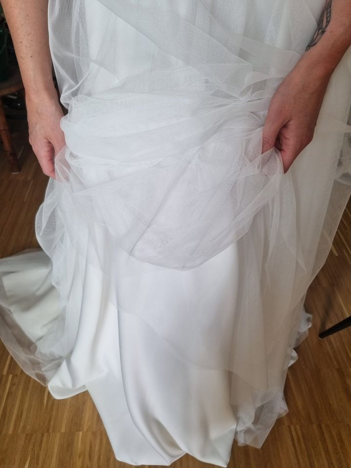 Brautkleid/Hochzeitskleid NEU, Chantillyspitze, Softtüll in Lampertheim