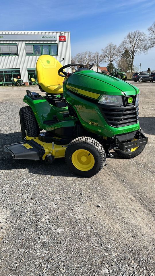 John Deere X584 Aufsitzmäher, Rasentraktor mit 137cm Mähwerk in Barsinghausen