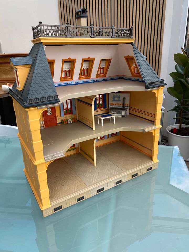 Playmobil Stadtvilla Haus gelb in Solingen