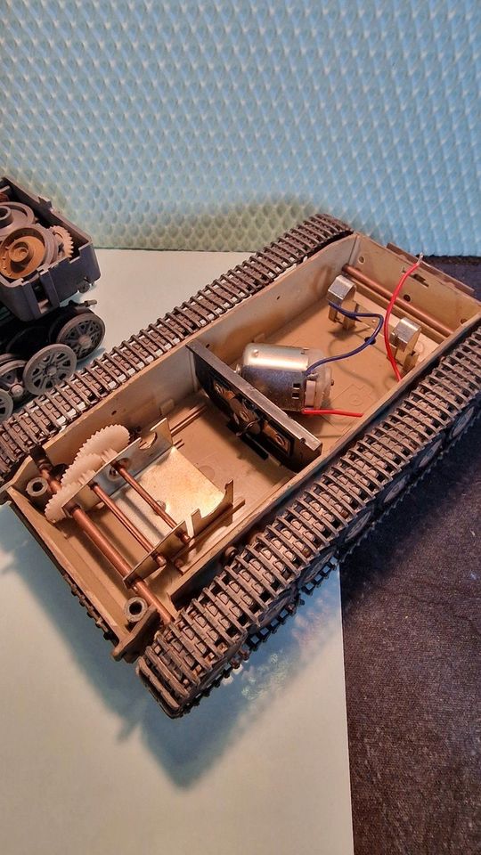 1:35 Panzer Modell Tamiya mit Getriebe STUG Halbkette in Altenbeken