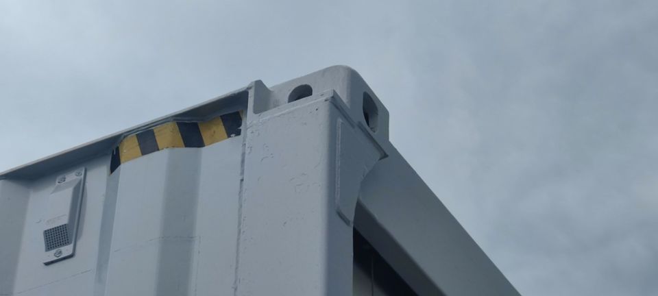 Wechselbrücke LKW Container Kofferauflieger mit Staplertaschen in Dortmund