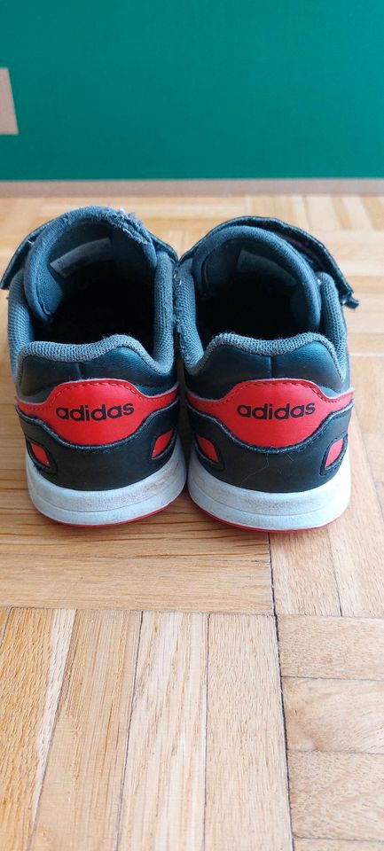 Adidas Sneaker Gr. 28 in Germering
