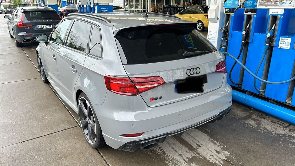 Audi RS3 400 PS langzeitmiete Mietwagen Leihwagen Sportwagen in Düsseldorf