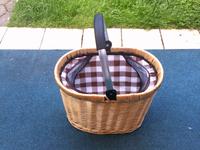 Picknickkorb aus Rattan isioliert, Picknickbesteck, Picknickdecke Niedersachsen - Wunstorf Vorschau