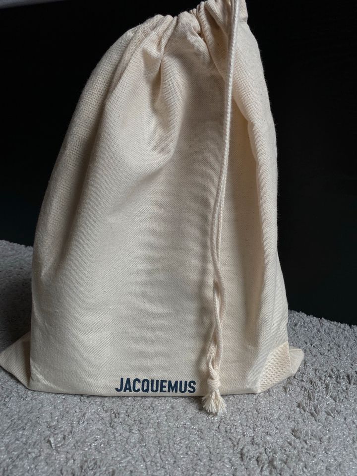 Jacquemus Le Chiquito Moyen Handtasche in Leipzig