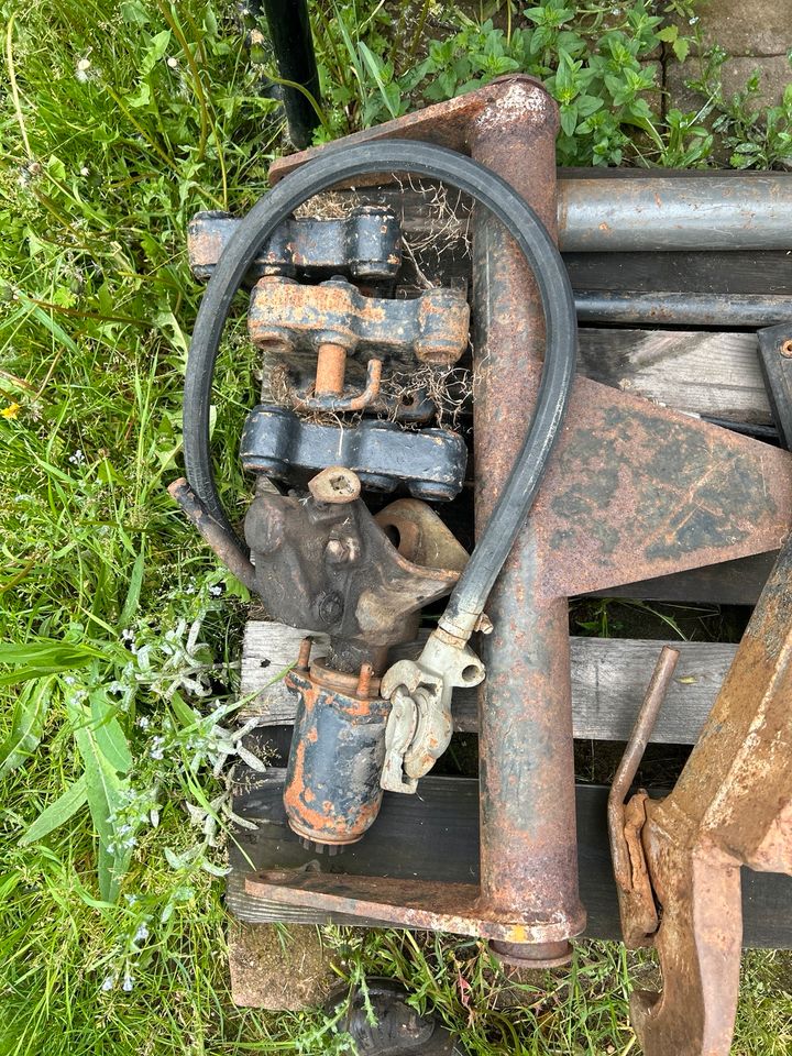 Unimog 403/406 Kraftheber und Zubehör in Ramsen