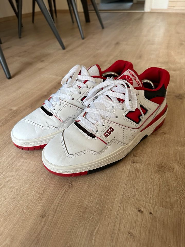 New Balance 550 schwarz/rot/weiß in Schwaig