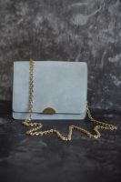 NEU Coccinelle Umhängetasche Pochette Iris | blau mit Goldkette Bayern - Neuburg a.d. Donau Vorschau