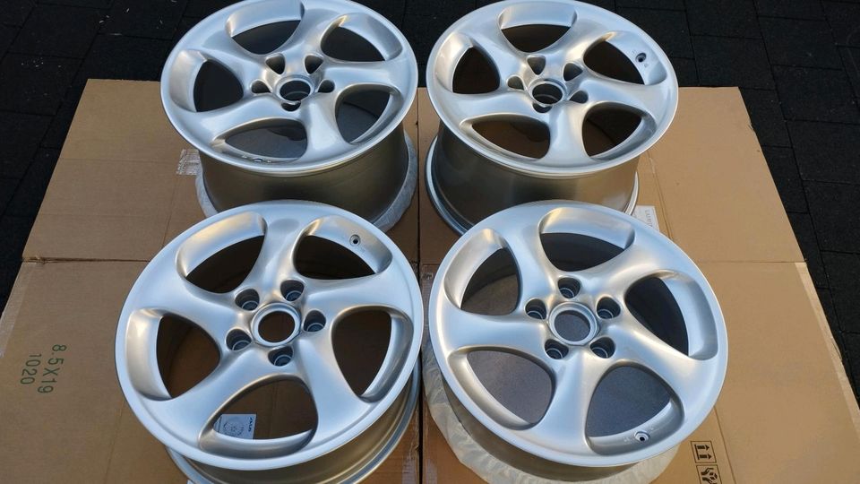 Original 18 Zoll Porsche Cup Alufelgen Hohlspeiche 8/11x18 BBS in Aalen