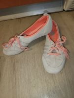 Dame Adidas Schuhe GR 40 halb Nordrhein-Westfalen - Gladbeck Vorschau