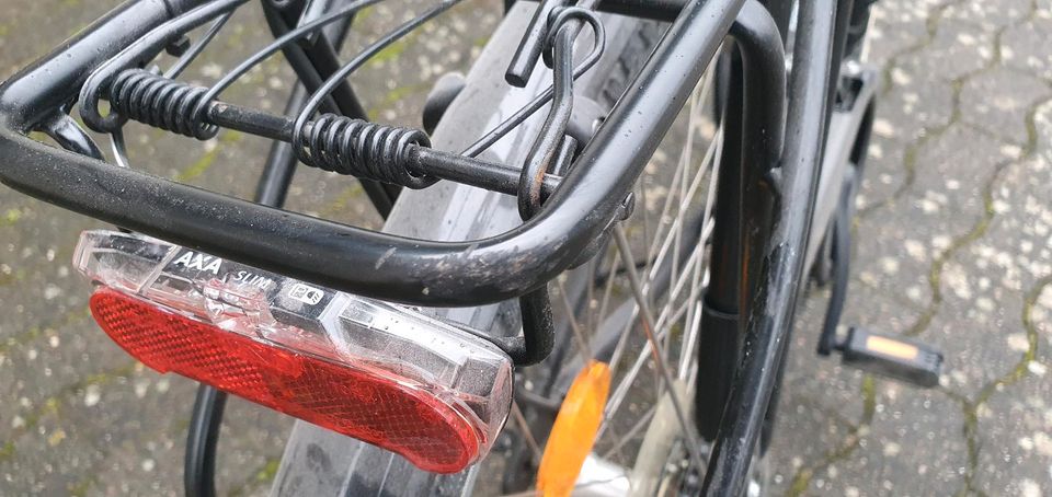 Fahrrad 28'' mit Luftpumpe in Preußisch Oldendorf