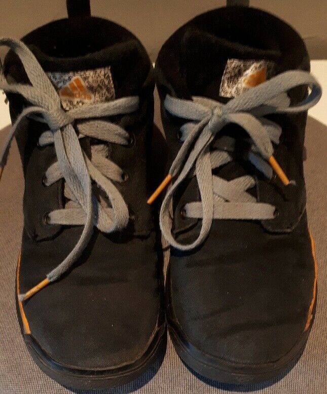 Adidas Winter Schuhe Boots ⭐️ Gr. 36 2/3 ⭐️ warm ⭐️ Velourleder in Ludwigsfelde