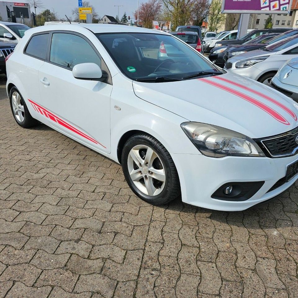 Kia ProCeed TÜV 4.26 EURO 5 NAVI CAMERA ALU KLIMAANL in Garbsen