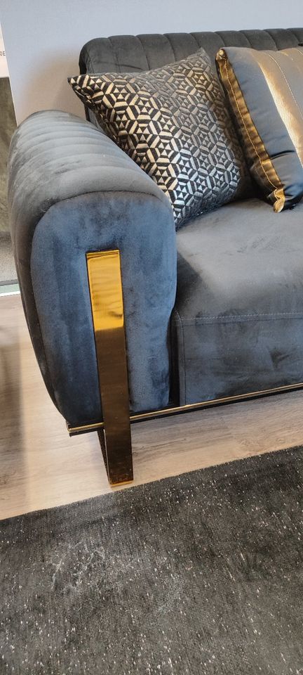 3-Sitzer Singapur Sofa statt 870€ in Mittweida